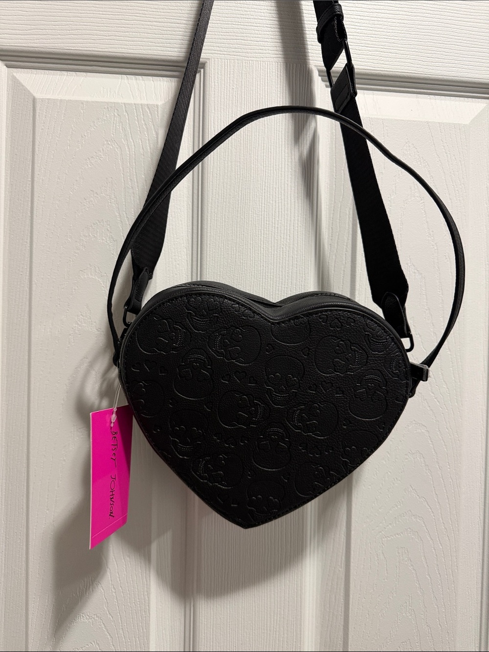 Betsey Johnson Black Heart-Shaped Crossbody with XOX + Skull Details - Picture 3 of 3